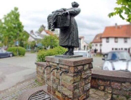 „Wäschfraa“-Brunnen